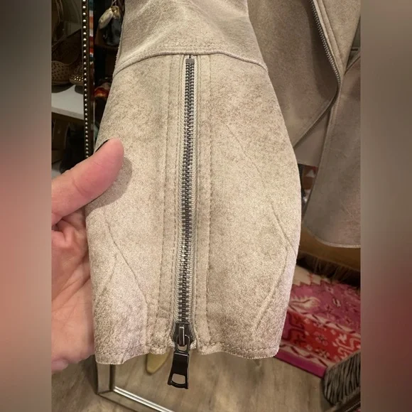 Stylish Cream Leather Bomber Jacket - Picture 12 of 16